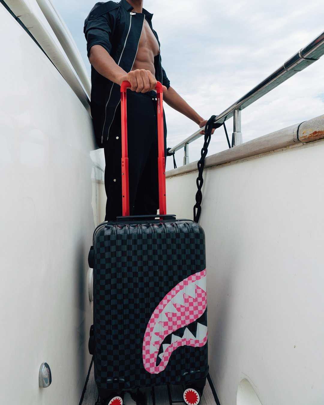 Βαλιτσεσ Sprayground Sharks In Candy Carry-on μαυρα | 9402DEXWL